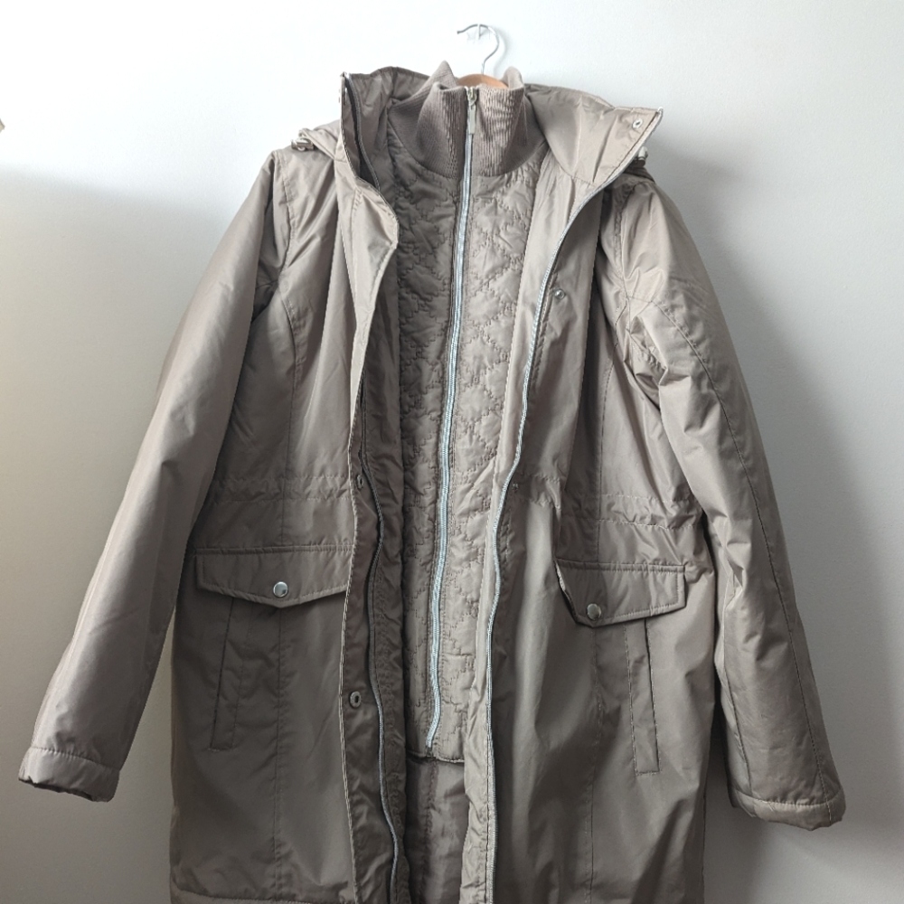 Big Chill Wind Break Puff Jacket with big Hoodie size Medium